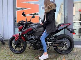 The parallel twin motor is impressively strong and the chassis agile in town and perfectly suited to those who may be lacking in confidence thanks to. Unsere Neue Kawasaki Z400 Mit Nur 73cm Sitzhohe Mayks Fahrschulen