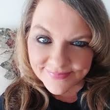 Review of iced strawberry chai latte with white chocolate and cold foam  from 7 Brew coffee