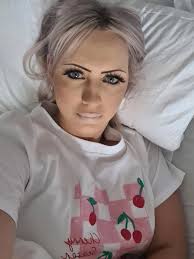 I'm just a girl who loves her bed way too much 🍒🩷