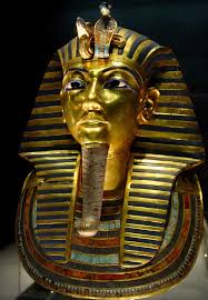 Pharoah head dress, covered the whole crown and back of the head and nape of the neck (sometimes also extending a little way down the back) and had two large flaps which hung. Uraeus Wikiwand