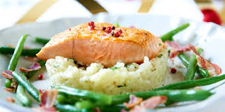 Saumon Grille Risotto Au Limoncello Et Chips De Pancetta Gegrilde Zalm Risotto Voedsel Ideeen