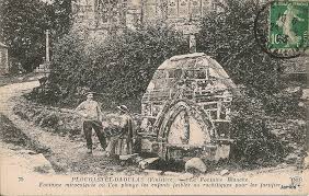 Plougastel La Fontaine Blanche Fontaine Miraculeuse Carte Postale Bretagne Les Fontaines