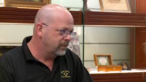 A woman brings in a gorgeous Jackson guitar painted and signed by Def  Leppard's Phil Collen, and the man himself swings by to take a look.