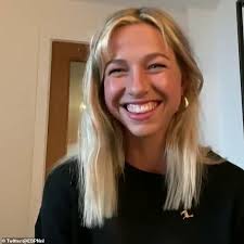 What is this message about? Manchester United Pariah Donny Van De Beek Is Being Teased By His Women S Team Jackie Groenen Saty Obchod News