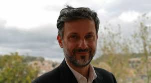 Assume un dipendente senza pass: preside punito dall'ufficio scolastico.  L'ira del sindacato: «Vergognoso»