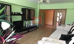 Deosebita, configurata actualmente pe o compozitie cu 3 camere, 2 bucatarii, 2 bai, veranda, antreu. Apartament 4 Camere Centrul Civic Brasov