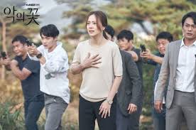 Photos New Stills And Behind The Scenes Images Added For The Korean Drama Flower Of Evil In 2020 The Flowers Of Evil Korean Drama Scene Image