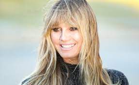 Heidi klum sieht erschöpft aus heidi zeigt sich in letzter zeit immer öfter ungeschminkt und sieht dabei umwerfend gut aus, sogar viel jünger als 43. Heidi Klum Ungeschminkt Und Das Krasser Denn Je