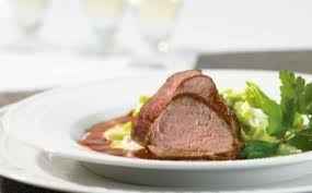 Ganzes Rindsfilet An Rotweinsauce Rezept Rindsfilet Lebensmittel Essen Fleisch Gerichte