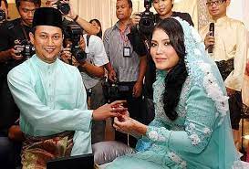 Born 4 september 1977) is a malaysian politician who has served as the senior minister in charge of education and social and minister of education in the perikatan nasional (pn) administration under prime minister muhyiddin yassin since march 2020 and senator since july 2018. Elyana Sah Bergelar Isteri Khairul Anuar Hiburan Mstar