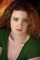 Sara Bell's Instagram, Twitter & Facebook