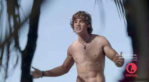 Naked brenton thwaites