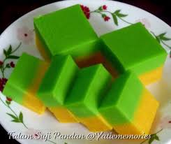 Secubit kapur dibancuh dengan 1/2 cawan air 1/2 cawan gula 2 cawan santan cair 1/2 cawan air daun pandan(5 daun pandan) 2 titis. 37 Kueh Talam Ideas Asian Desserts Malaysian Dessert Desserts