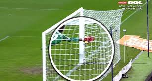 El título de la liga santander sigue en juego y los blancos quieren aprovechar el pinchazo. Polemica En La Rosaleda El Gol Fantasma De Joaquin Entro As Com