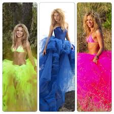 Shakira blue is on facebook. Shakira In Three Amazing Colors Beautiful Dresses Fashion Blue Fashion