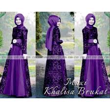 Model yang sangat flowly dengan teknik swing yang baik terlebih detail bunga hanya ada pada bagian bawah membuat gaun ini cocok digunakan dengan khimar. Maxi Khalisa Brukat Model Baju Pesta Muslim Terlaris Butik Destira Jogja