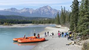 Se calienta en julio, con temperaturas máximas de la tarde en los años 70 f en la mayor parte de canadá y bajos en la noche sobre todo en los años 50 f. Mejor Epoca Para Viajar A Alberta Clima Tiempo Tabla Y Diagrama