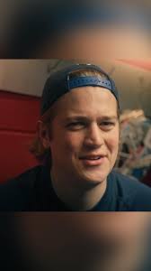 On a récemment eu la chance de tourner avec Samuel Montembeault pis la gang  de @igaqc et @clarkinfluence pour des petites capsules promo, here is the  result 🏒✨