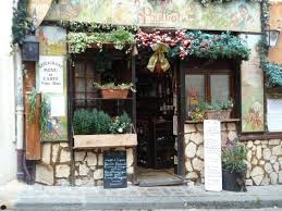 Le Poulbot Restaurant Montmartre Renting A House Places To Go Montmartre
