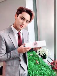 See more ideas about mingyu, mingyu seventeen, kim min gyu. Seventeen S Mingyu Bids Farewell As Sbs Inkigayo Mc With Macarons And Polaroids To Fans Kpopmap Kpop Kdrama And Trend Stories Coverage