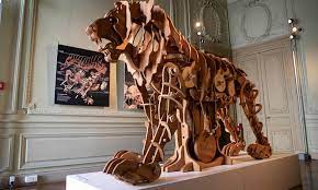 Also comes with 8 sets of programming petalos to make the robot draw 8 single line pictures. Leonardo Da Vinci S Lion Goes On Display In A Museum In Paris Daily Mail Online