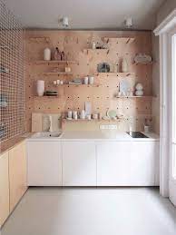 cuisine rangement sur mesure panneau perfore cuisine ouverte bois etagere fredericclad interior apartment design plywood kitchen