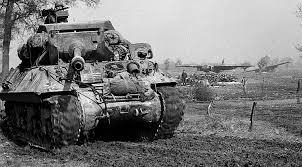 1945 A 17 Pounder Achilles Self Propelled Tank Destroyer Pows And Abandoned Gliders In The Background Tank Destroyer Airborne Forces British Tank