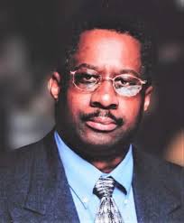 Here is a young Denise @officialdeniseclarkbradford with her father, the  late Pastor Elbert Clark ❤️😳