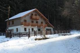 Sauna, un bar de zi deschis pana la ultimul client cu o capacitate de 60 de locuri, o sala de conferinte, dotata cu videoproiector, flipchart si televizor, cu o capacitate de 100 de locuri, parcare gratuita, zona verde special amenajata pentru gratare pe. Cabana Chiba In Timisul De Jos Romania Lets Book Hotel