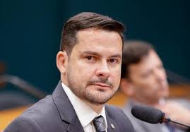 ZFM: aprovada lei do prazo máximo do PPB, projeto de Alberto Neto