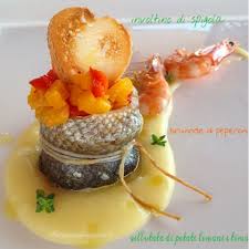 Distribuite il composto preparato su di esse. Involtino Di Spigola Con Brunoise Di Peperoni Su Vellutata Di Patate Allimone E Timo La Mamma Cuoco