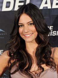 Dark brown hair with warm highlights. An Unboring Dark Brown Hair Color Without Obvious Highlights It Exists Glamour