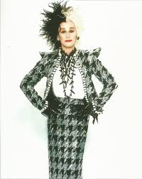 Glenn close recreated her iconic curella de vil look for bette midler's halloween event and looked just as intimidating in her garb as she did in the 1996 film '101 dalmatians.' 101 Dalmations With Glenn Close As Cruella De Vil 8 X 10 Photo 004 At Amazon S Entertainment Collectibles Store