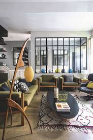 Maison Parisienne Design Mid Century Et Authentique Parisian Mid Century House Salon Living Room Verriere Canape Vert Gr Deco Maison Deco Salon Deco Design
