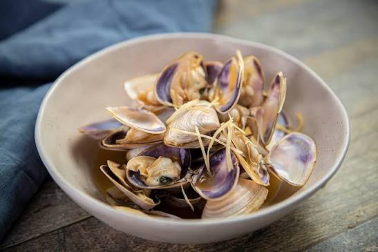 Steamed Clams with Sake