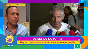 Hace unos días arath de la torre confesó que no sabe nada de su hermano ulises de la torre, pues al parecer no se llevan bien, incluso mencionó que hace muchos años que no celebra ninguna festiviadad a su lado. Ulises De La Torre Tiene Problemas Con El Alcohol Y Con Arath De La Torre Sale El Sol Youtube