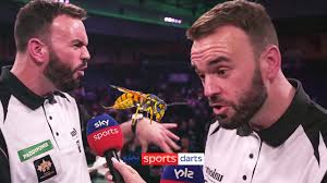 Ross Smith STUNG by wasp live on-air! 🐝🤯