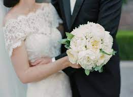 Bark.com has been visited by 10k+ users in the past month White Bridal Bouquets That Take Our Breath Away