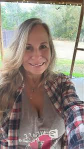 Happy Saturday!! I will be your mixologist till 6pm and Alee will be  rocking it till close!! Live music with Darrell Qualls tonight 😝 Come