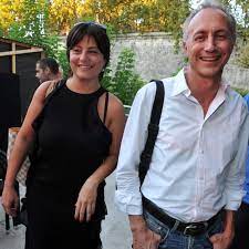 Il giornale diretto da marco travaglio nell'edizione odierna getta ombre sull'open day in cui è stato somministrato astrazeneca anche ai giovani. I Duellanti Michele Santoro E Marco Travaglio Visti Da Umberto Pizzi Le Foto Formiche Net