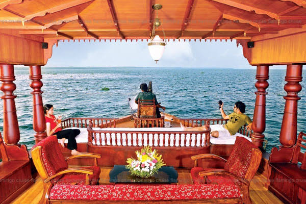 Kumarakom Honeymoon Houseboat - Houseboat Packages - Cruiseland