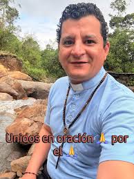 Solo pido a Dios por usted Padre Bernardo Dios lo cuide lo protega y lo  haga libre 🙏 usted es un testimonio del amor y la misericordia de Dios