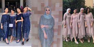 Membiasakan anak untuk memakai gamis adalah sebuah rencana yang tepat. 14 Ide Gaun Bridesmaid Dari Kain Tile Akar Yang Sedang Tren Kompak Hitsnya Sama Manten