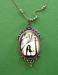 Autumn Kiss Necklace Pendant On Chain Silhouette Jewelry Jewelry Pendant Necklace Jewelery