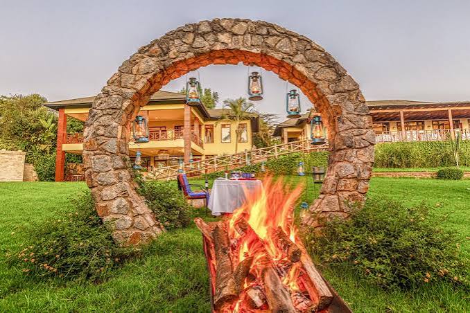 Karatu - Acacia Farm Lodge & Serengeti Bliss