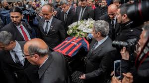 Roberto morel / carlos mayelletra: Amigos Y Fanaticos Le Dieron El Ultimo Adios A Cacho Castana En La Legislatura Portena Infobae