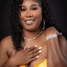 Vanessa Pruett's Instagram, Twitter & Facebook