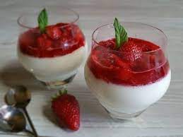 Se dopo aver preparato il vostro tiramisù alle fragole vi avanza un po' di crema, distribuitela in delle coppette monoporzione con delle fragole fresche a pezzetti. Youtube Ricette Semplici Ricette Fragole