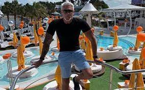 If the surname lineker rings a bell for you, that's because wayne is the younger brother of sports pundit and the face of walkers, gary lineker. Former Pro Footballer Paralysed By Pool Dive Sues Resort Founded By Gary Lineker S Brother