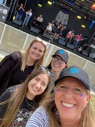 We glittered up and the sun came out!